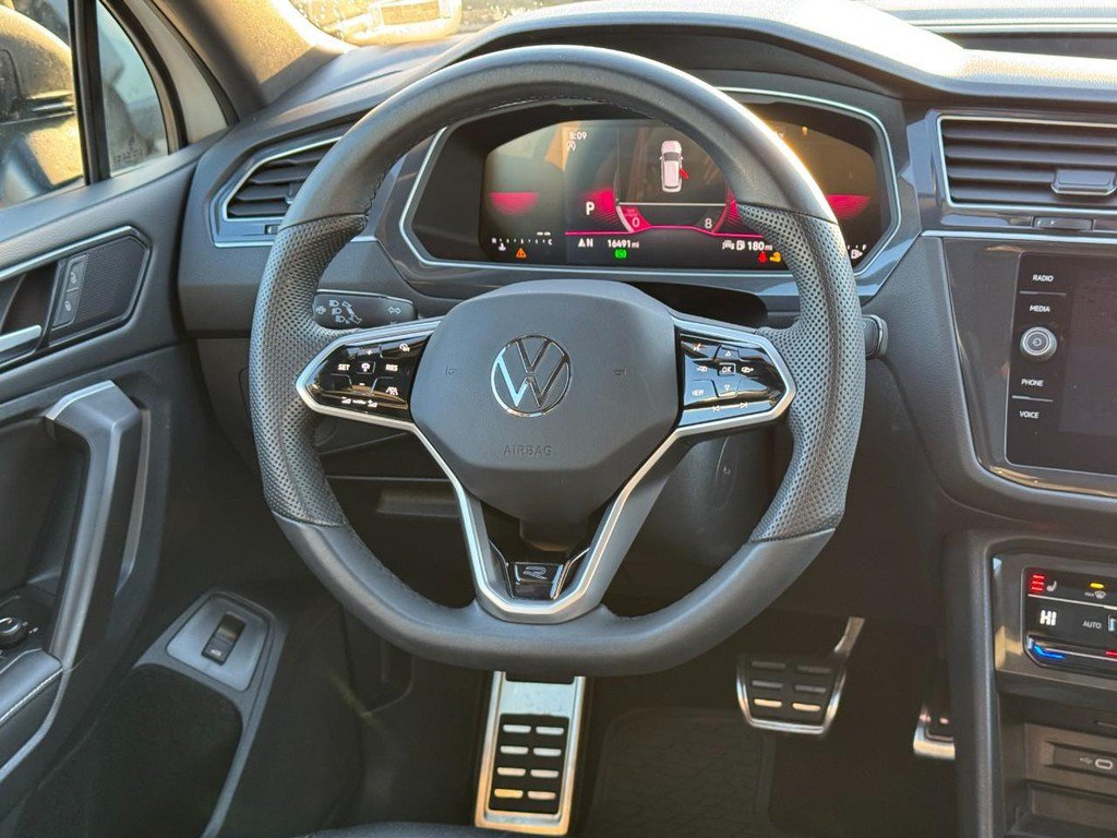 Used 2024 Volkswagen Tiguan SE R-Line FWD image 14