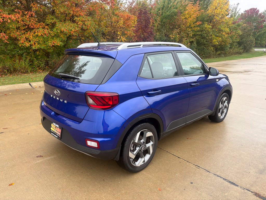Used 2024 Hyundai Venue SEL FWD image 9