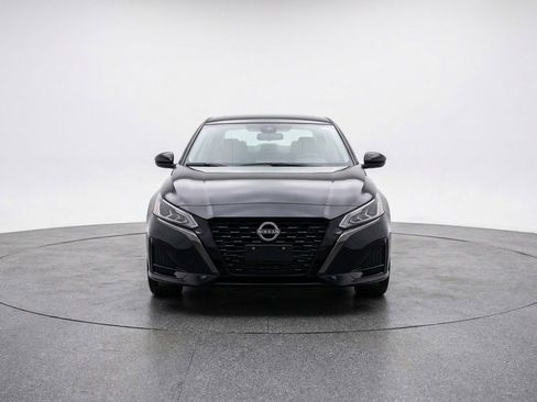 Used 2025 Nissan Altima 2.5 SV image 2