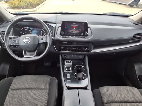 Used 2025 Nissan Rogue SV FWD image 21
