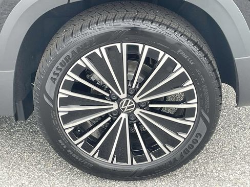 New 2026 Volkswagen Taos SE FWD image 7