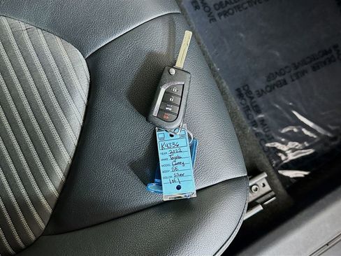 Used 2022 Toyota Camry SE image 33