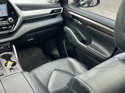 Certified 2021 Toyota Highlander Platinum AWD/4WD image 21