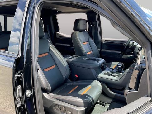 Used 2022 GMC Sierra 1500 AT4 w/ AT4 Premium Package AWD/4WD image 9