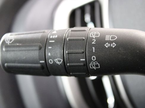 Used 2025 Ford Expedition Active image 32