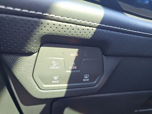 Used 2024 Volkswagen Atlas Cross Sport SE image 11