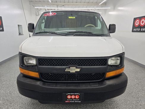 Used 2014 Chevrolet Express 2500 RWD image 2