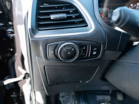 Used 2024 Ford Edge Titanium image 11