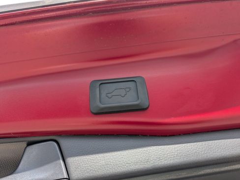 Used 2025 Toyota RAV4 XLE Premium image 32