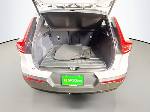 Used 2026 Volvo XC40 B5 Plus AWD/4WD image 35
