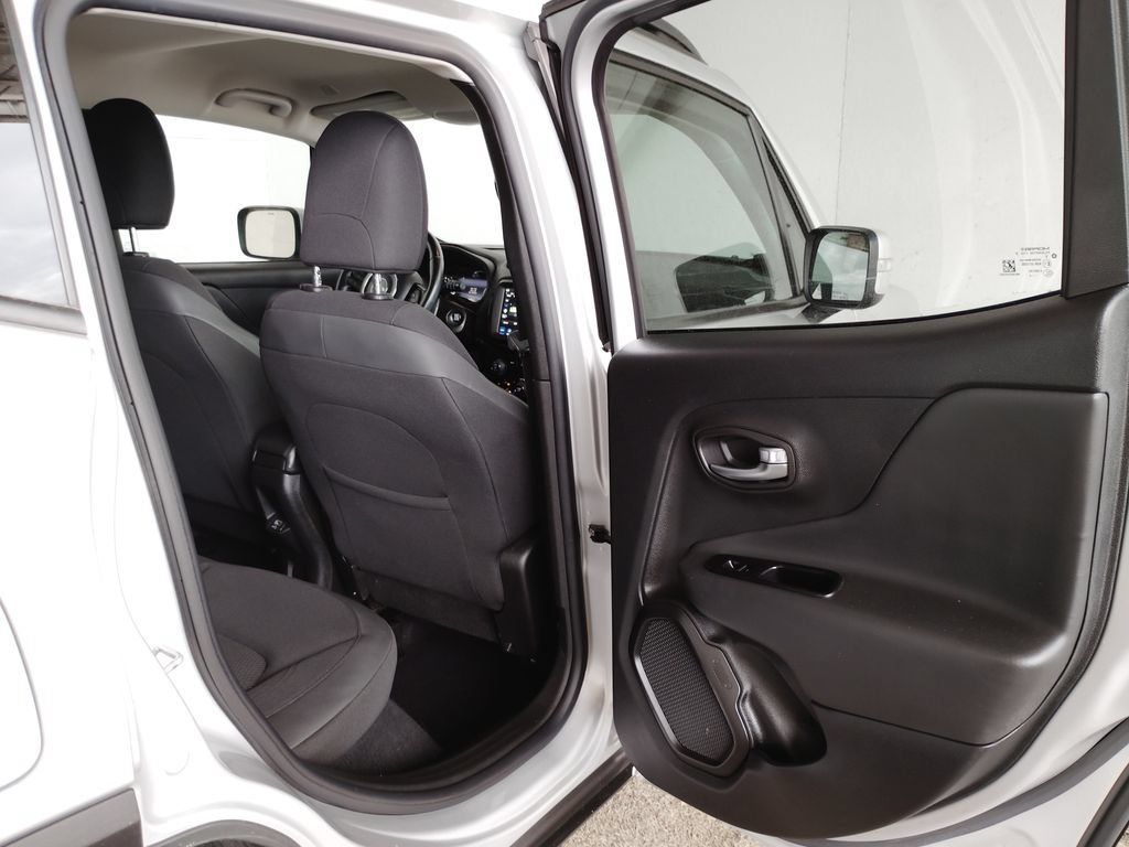 Used 2020 Jeep Renegade Altitude w/ UConnect 8.4 Nav Group FWD image 14