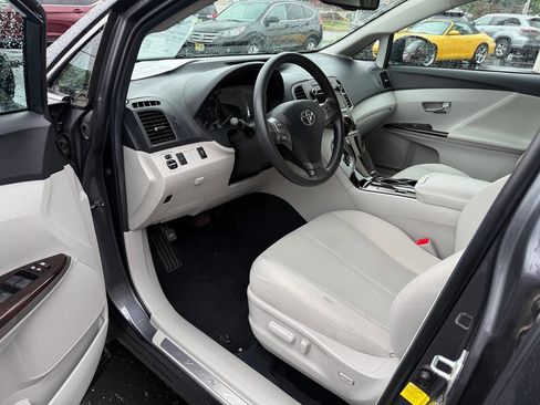 Used 2011 Toyota Venza AWD w/ Convenience Pkg image 9
