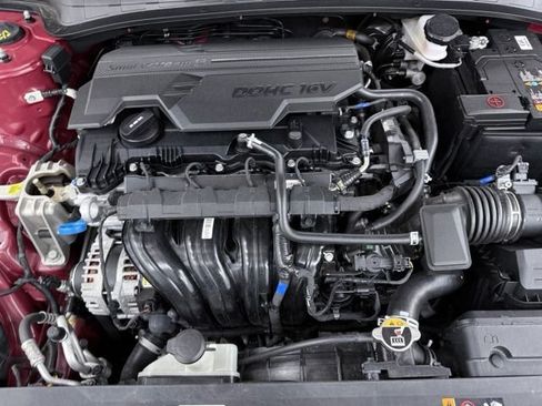 Used 2025 Hyundai Elantra Sport FWD image 11