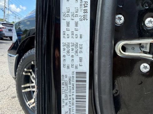 Used 2020 RAM 1500 Classic SLT AWD/4WD image 16