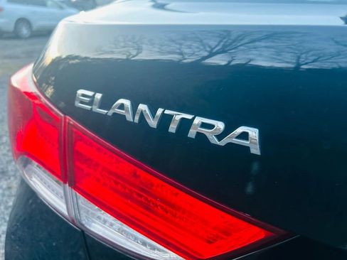 Used 2013 Hyundai Elantra GLS w/ Preferred Pkg image 10