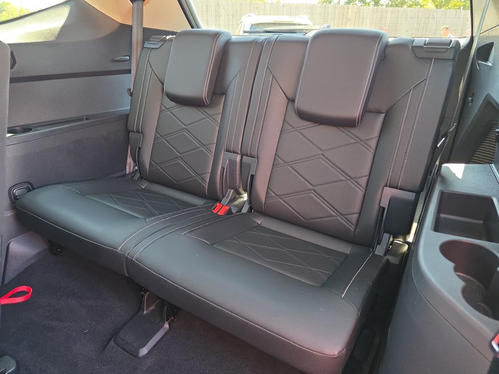 Used 2025 Volkswagen Atlas SE AWD/4WD image 12