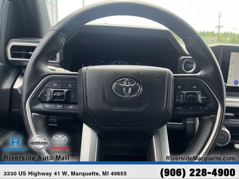 Used 2025 Toyota 4Runner SR5 AWD/4WD image 21