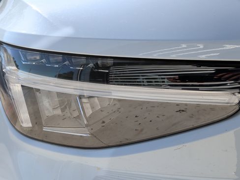 Used 2025 Volvo XC40 B5 Plus image 11