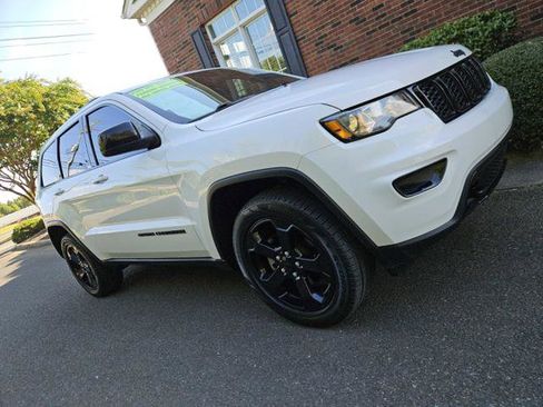 Used 2020 Jeep Grand Cherokee Laredo image 7