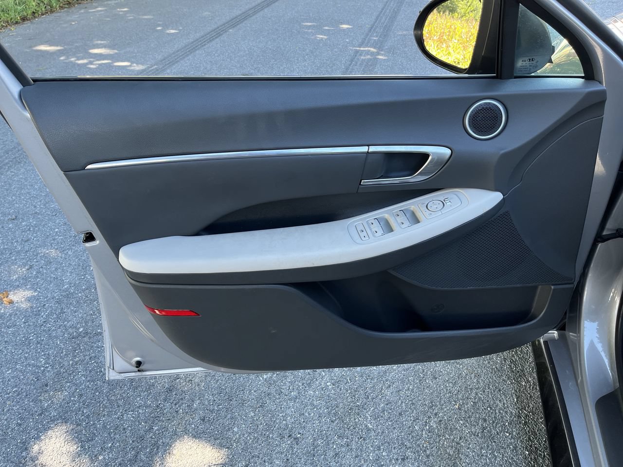 Used 2023 Hyundai Sonata SEL FWD image 2