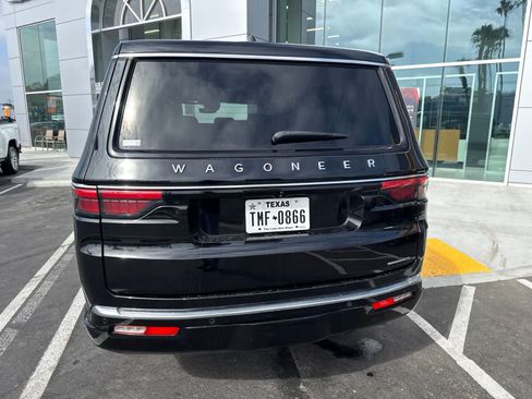 Used 2024 Jeep Wagoneer L Series II RWD image 15