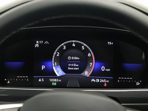 Used 2024 Volkswagen Tiguan SE w/ Panoramic Sunroof Package image 18