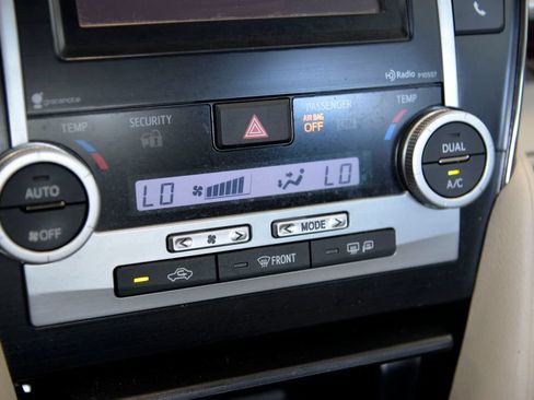 Used 2014 Toyota Camry XLE FWD image 24