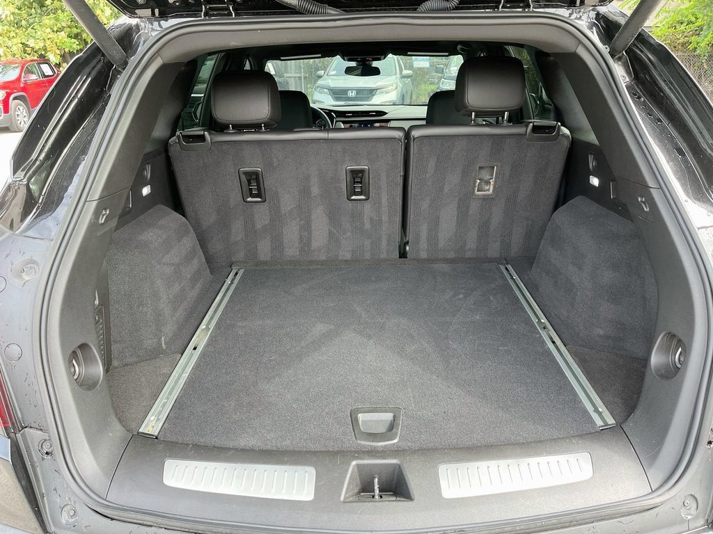 Used 2025 Cadillac XT5 Premium Luxury w/ LPO, Floor Liner Package AWD/4WD image 28