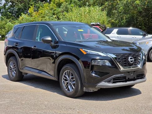 Used 2023 Nissan Rogue S AWD/4WD image 3