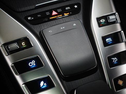 Used 2025 Mercedes-Benz AMG GT 63 S image 30