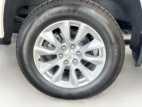 Used 2026 Chevrolet Silverado 1500 Custom image 32