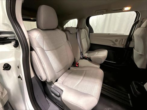 Certified 2024 Toyota Sienna LE image 16
