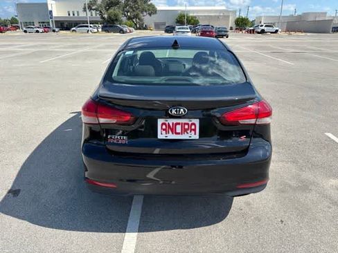 Used 2017 Kia Forte S FWD image 4
