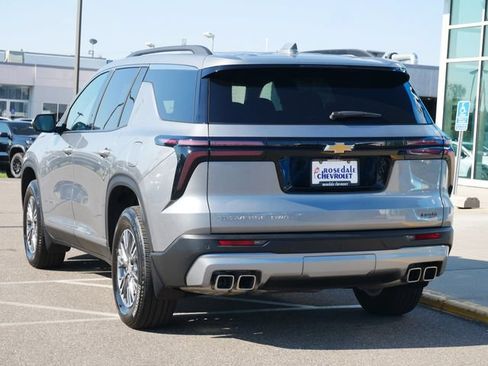 Used 2025 Chevrolet Traverse LT w/ Driver Confidence Package AWD/4WD image 6