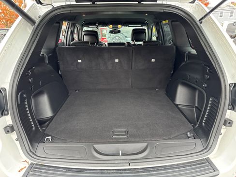 Used 2022 Jeep Grand Cherokee Laredo X image 36