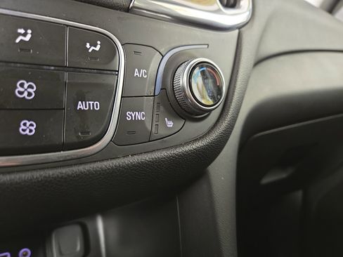 Certified 2020 Chevrolet Equinox LT w/ Driver Convenience Package image 27