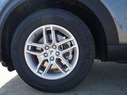 New 2025 Ford Explorer Active image 10