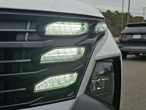 Certified 2025 Hyundai Tucson SE image 34