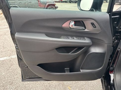 New 2026 Chrysler Pacifica Select image 62