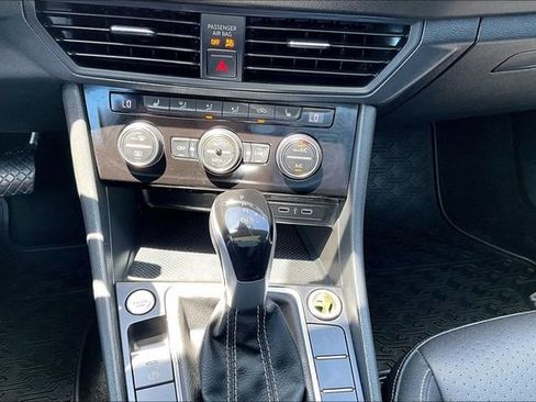 Used 2024 Volkswagen Jetta SE FWD image 15