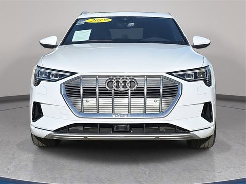 Used 2019 Audi e-tron Premium Plus image 9
