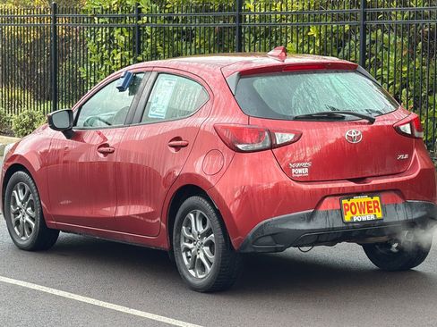 Used 2020 Toyota Yaris XLE image 6