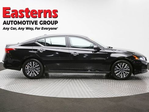Used 2025 Nissan Altima 2.5 SV image 4