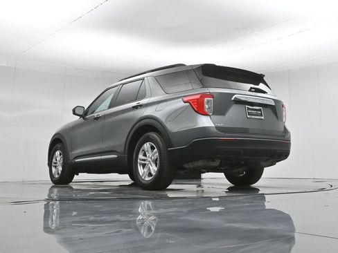 Used 2023 Ford Explorer XLT image 49