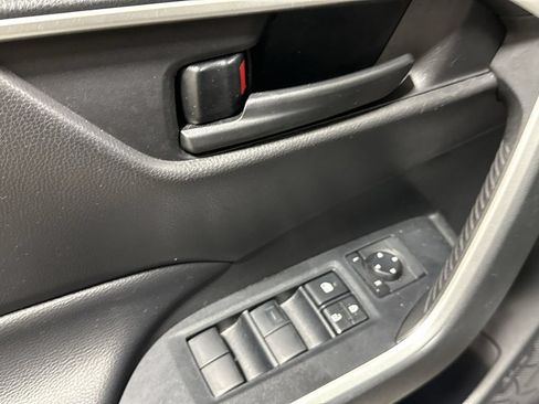 Used 2022 Toyota RAV4 LE AWD/4WD image 20