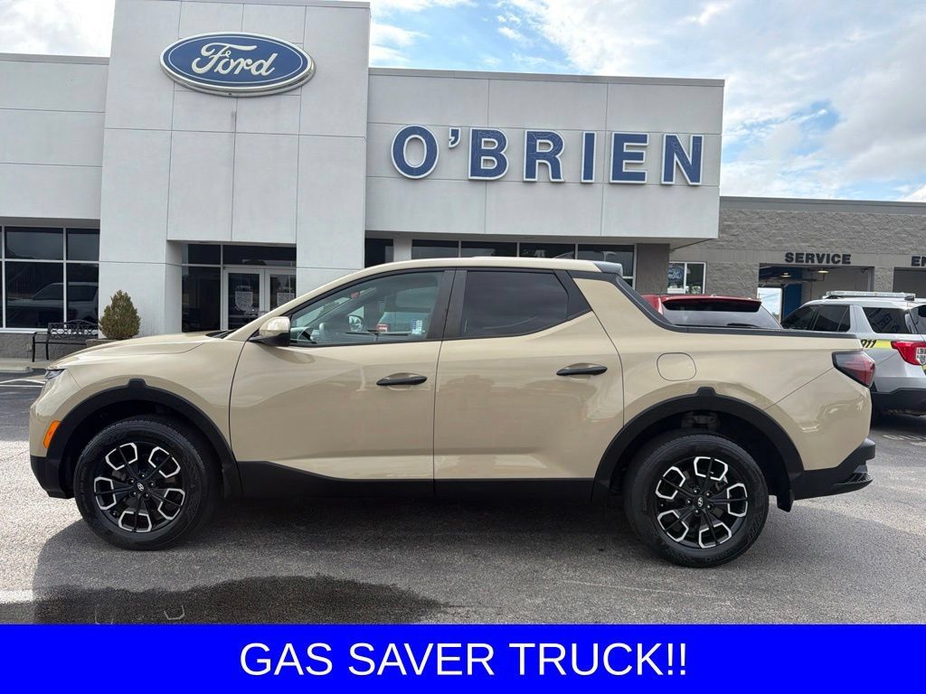 Used 2023 Hyundai Santa Cruz SE FWD image 2