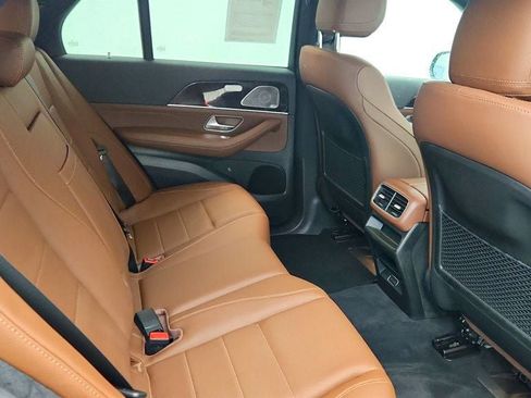 Used 2025 Mercedes-Benz GLE 450e 4MATIC w/ Driver Assistance Package image 21