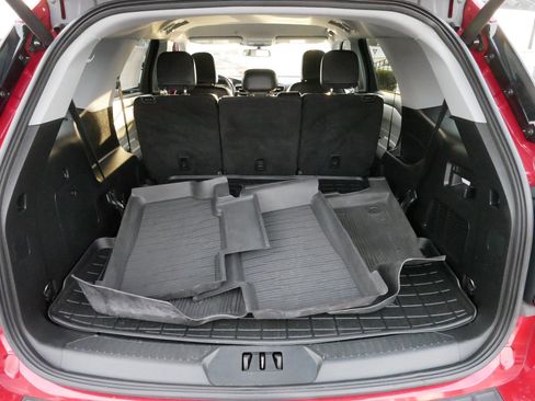 Used 2021 Ford Explorer XLT w/ Equipment Group 202A image 18