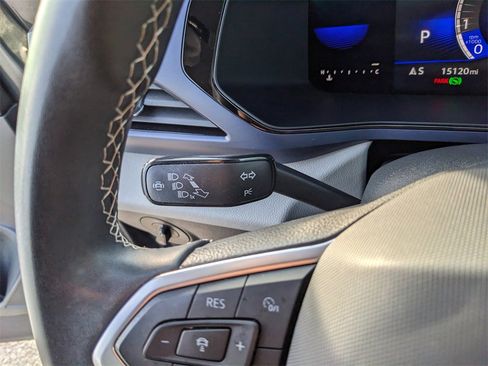 Certified 2023 Volkswagen Taos SE w/ Panoramic Sunroof Package image 28