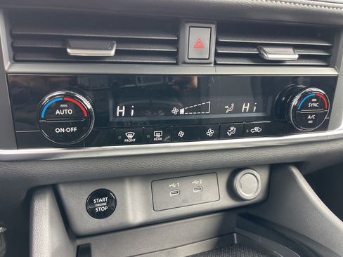 Used 2026 Nissan Rogue SV image 12